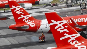 Самолетът на AirAsia може да се е разпаднал във въздуха