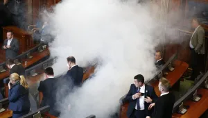 Косовската полиция задържа осем депутати от опозицията