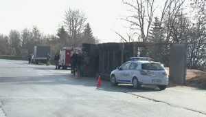 Тир, натоварен със зърно, се преобърна във Варна