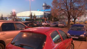 Никой не проверява колите край Терминал 1