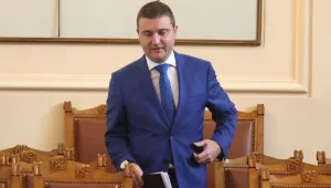 Всички учители ще получат по 15% увеличение на заплатите наесен 