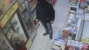 Маскиран мъж извърши въоръжен обир на магазин в Русе