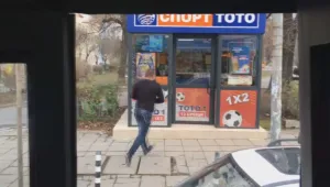 Шофьор заряза пълен тролей… за да пусне тото