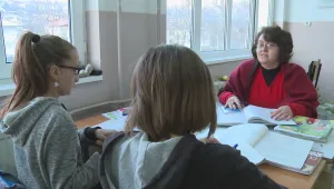 Призванието учител – да преподаваш с усмивка и без заплата
