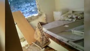 Вижте една от разрушените къщи в Хитрино отвътре (ВИДЕО)