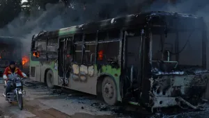 Сирийски бунтовници подпалиха автобуси, с които да се евакуират болни и ранени