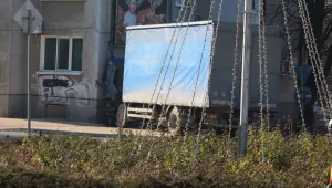 Инцидент в Смолянско, след като камион потегли сам на заден ход