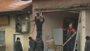 В Хитрино продължава разчистването и огледът на къщите