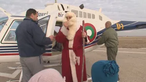 Дядо Коледа кацна на авиобаза Крумово