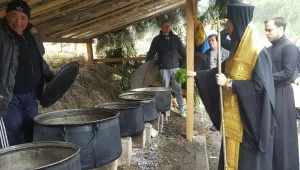 Раздадоха икони и курбан за безаварийно пътуване по пътищата