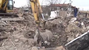 Започна събарянето на унищожените от взрива в Хитрино къщи 