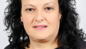 Нежните лица, които стоят зад Изи Кредит