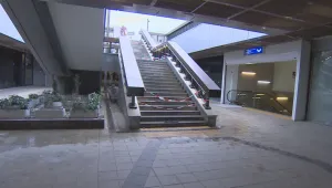 Има ли счупени плочки в подлеза на НДК