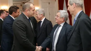 Румен Радев: Полетът с „Рафал” е сериозен подарък от президента Макрон 