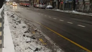 Снегорин разби част от ограничителите на булевард 