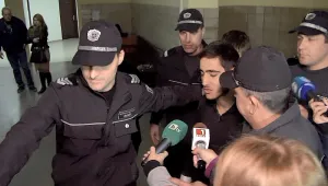 Учениците, опитали да убият и ограбят таксиметров шофьор, остават в ареста
