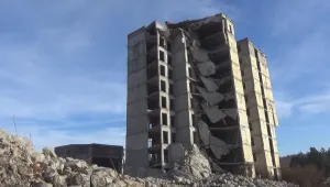 13-етажна сграда в Силистра стои полуразрушена от години 