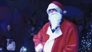 Романтиката е жива: „Дядо Коледа” предложи брак на оперна певица