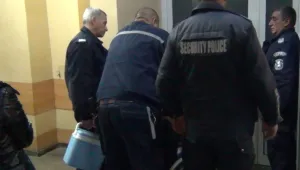 Настаняват в психодиспансер мъжа, ранил полицаи в автобус
