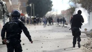 Сблъсъци между полиция и протестиращи срещу безработицата в Тунис