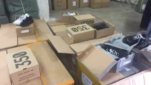 Митничари задържаха фалшиви маркови маратонки, портмонета и шалове за над 4 млн. лв.
