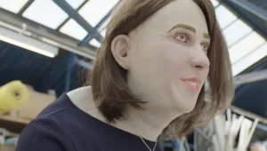 Ето как ще изглеждате, ако работите 20 години на бюро (СНИМКИ и ВИДЕО)