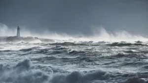 Мъж прекоси бурно море за среща с жена – хвърлили го в затвора