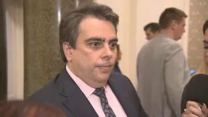 Асен Василев за Кандев: Когато някой започне да си върши работата, му спретват дело с фалшиви свидетели