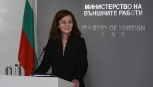 Министър Генчовска е приета за изследване във ВМА със съмнение за коронавирус
