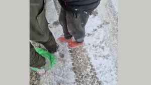 Гранични полицаи спасиха от измръзване баща и дете