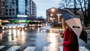 Времето в събота: Вятър, дъжд, а на места – сняг и виелици