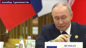 Путин се изнерви, след като не успя да си включи микрофона (ВИДЕО)