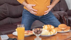 Снимка: Преяждане по празниците: Какво да направите, за да облекчите стомаха