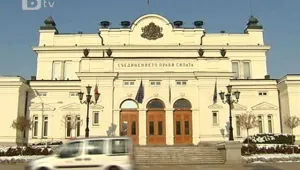 БСП и ДПС искат Конституционният съд да отмени 6-месечната забрана за вот на недоверие 