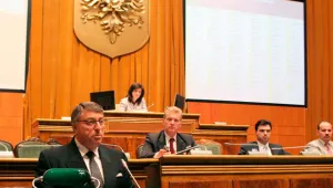 Албански депутати разрешават спорове с шамари 