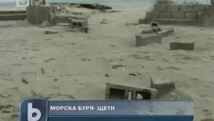 Морска буря изсипа тонове пясък в Кранево 