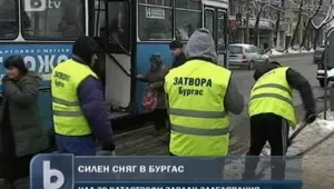 Обилен снеговалеж предизвика хаос по пътищата в Бургаско