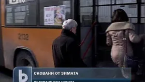 Студ, студ, и пак студ – влак замръзна в движение