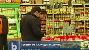 Всеки втори българин пести от храна
