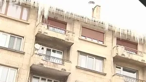  Ледените висулки - заплаха за минувачите
