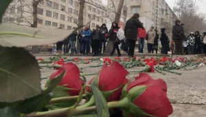 Червени пътеки от цветя... за загиналите деца