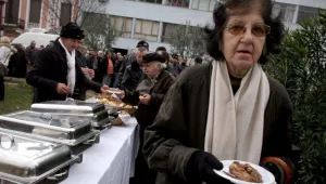 В Гърция: Пир по време на криза