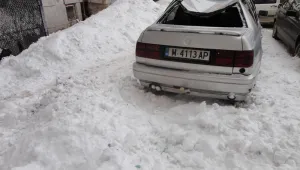 Аз, репортерът: Сняг премаза автомобил