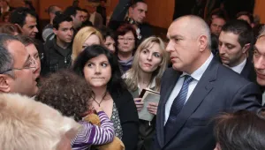 Учим тунизийците на демокрация