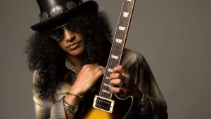 Никакъв твърд алкохол за Slash и екипа му по време на престоя им у нас
