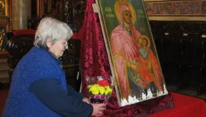 Рядка чудотворна икона на кърмеща Богородица се показва в Русе