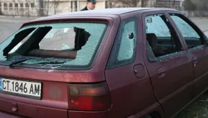Вандали системно трошат стъкла на автомобили в Казанлък