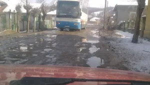 Обходен път в дупки и кал