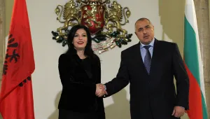 Борисов и Плевнелиев обучиха шефката на албанския парламент на тема пътища