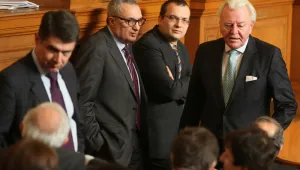 Втори ден мнозинството в парламента 